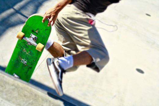 Close up image of a skateboard