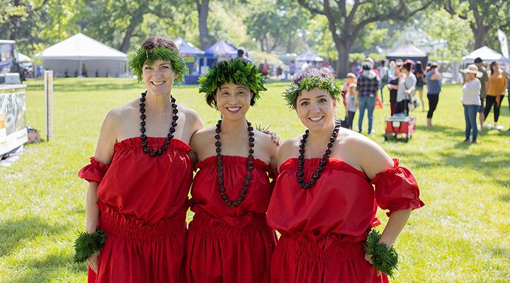Polynesian dancers in the park