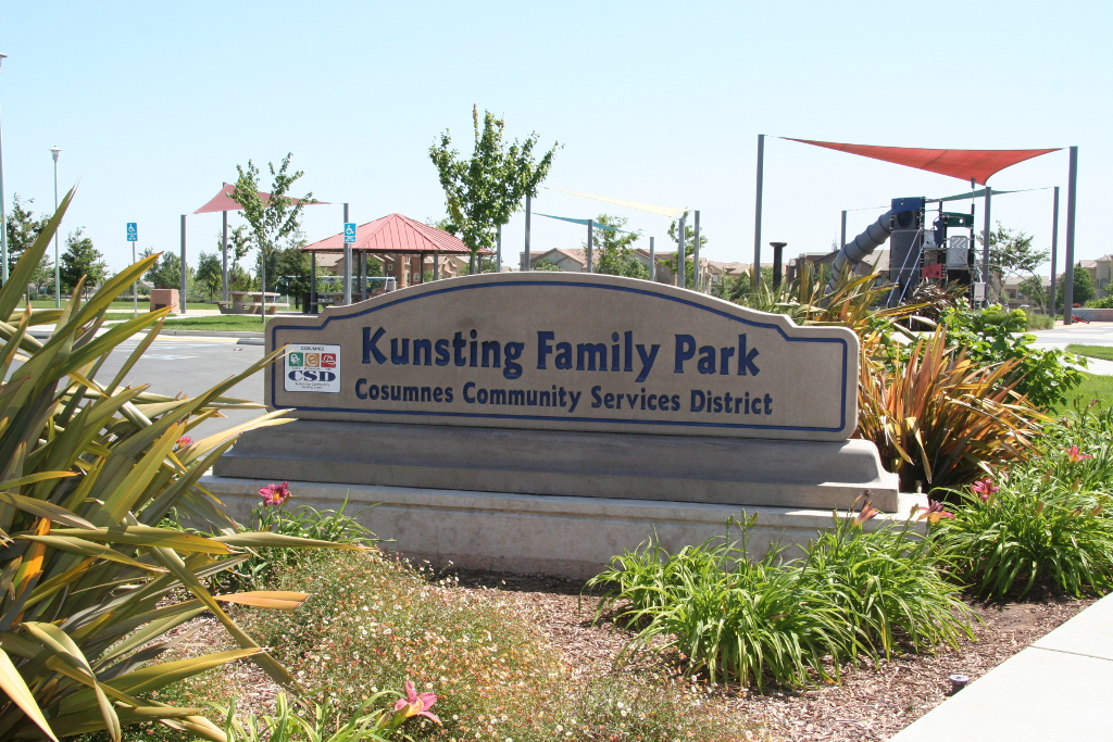 Kunsting Family Park Sign